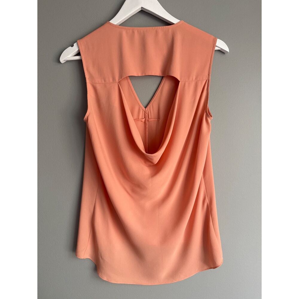 BCBG MaxAzria Peach Sleeveless Draped V-Neck Blouse Open Back Size XXS Chiffon - Picture 4 of 5